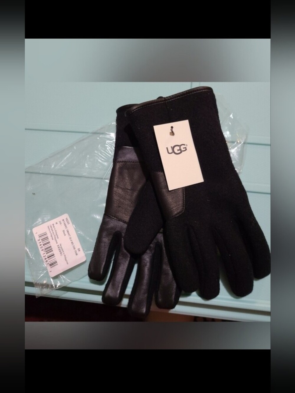 UGG Men's Black Wool and Leather Smart Gloves. Brand New & Authentic.